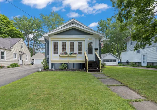 2nd image of 309 North Ave, Webster, NY 14580 | MLS# R1696050