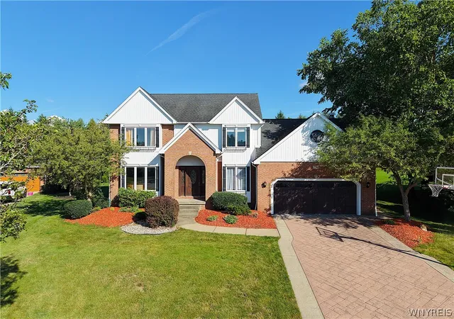 Photo 1 of Single family home for sale at 5545 Country Clb Ln, Hamburg, NY 14075 | MLS# B1696456 | Listing updated on 2026-07-12
