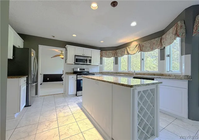 Photo 3 of Single family home for sale at 5545 Country Clb Ln, Hamburg, NY 14075 | MLS# B1696456 | Listing updated on 2026-07-12