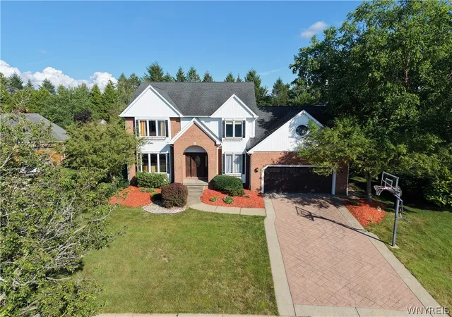 Homes for sale in Hamburg, NY | 5545 Country Club Ln, Hamburg, NY 14075 | MLS# B1696456