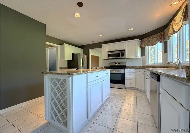 Photo 3 of Single family home for sale at 5545 Country Clb Ln, Hamburg, NY 14075 | MLS# B1696456 | Listing updated on 2026-07-12