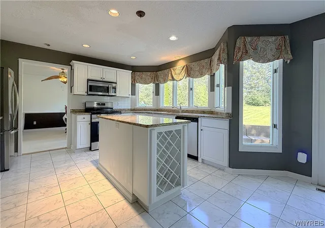 Photo 4 of Single family home for sale at 5545 Country Clb Ln, Hamburg, NY 14075 | MLS# B1696456 | Listing updated on 2026-07-12