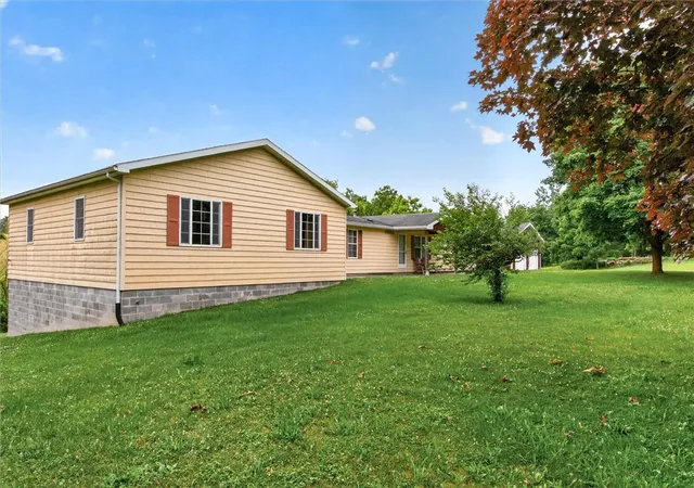 Photo 4 of Sale Pending at 2060 Vanauken Rd, Newark, NY 14513 | MLS# R1694742 | Listing updated on 2026-07-21