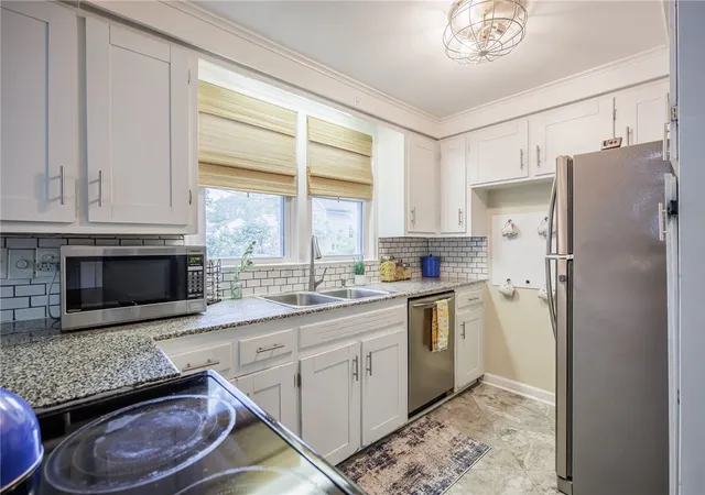 4th image of 204 Fairfax Rd, Rochester, NY 14609 | MLS# R1697169