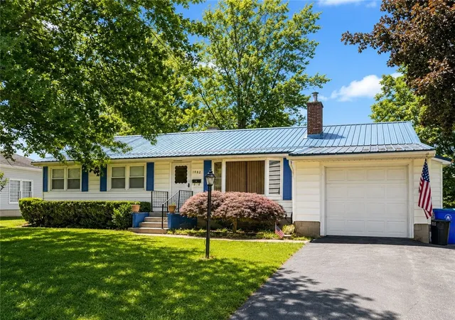 Photo 3 of Sale Pending at 1002 Gwinn St, Medina, NY 14103 | MLS# R1695775 | Listing updated on 2026-07-17