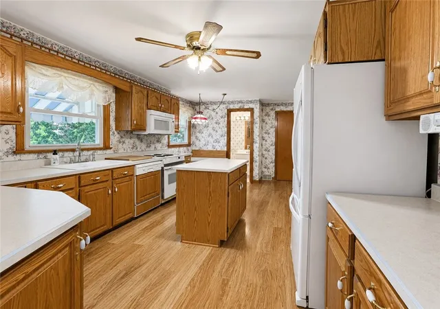 Photo 5 of Sale Pending at 1002 Gwinn St, Medina, NY 14103 | MLS# R1695775 | Listing updated on 2026-07-17