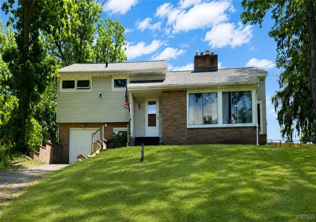 1st image of 4429 Lake Ave, Lockport, NY 14094 | MLS# B1697185