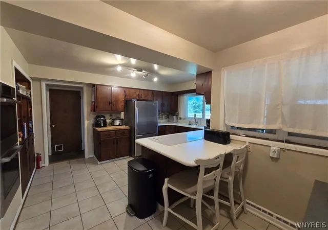 Photo 4 of Single family home for sale at 4429 Lake Ave, Lockport, NY 14094 | MLS# B1697185 | Listing updated on 2026-07-22