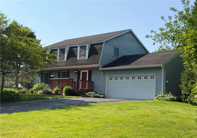 2nd image of 11 Wildherd Dr, Henrietta, NY 14467 | MLS# R1695967