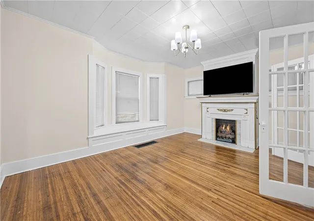 4th image of 827 Garson Ave, Rochester, NY 14609 | MLS# R1697100