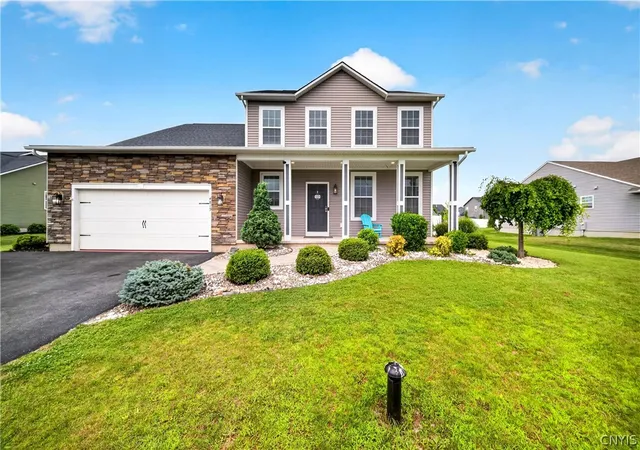 Photo 4 of Sale Pending at 4815 Lepinske Farm Pl, Clay, NY 13041 | MLS# S1696846 | Listing updated on 2026-07-22