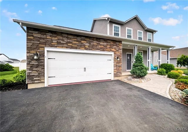 Photo 5 of Sale Pending at 4815 Lepinske Farm Pl, Clay, NY 13041 | MLS# S1696846 | Listing updated on 2026-07-22