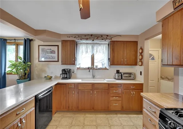 Photo 3 of Sale Pending at 4066 Bond St, Buffalo, NY 14219 | MLS# B1696751 | Listing updated on 2026-07-17