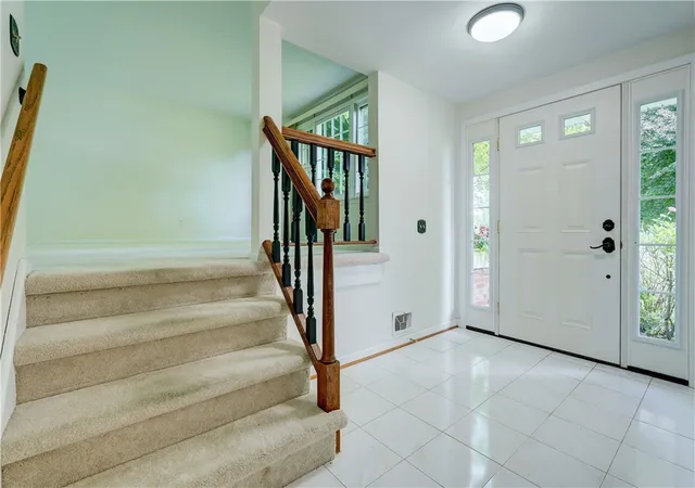 2nd image of 34 Sturbridge Ln, Pittsford, NY 14534 | MLS# R1685573