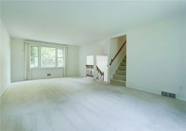 3rd image of 34 Sturbridge Ln, Pittsford, NY 14534 | MLS# R1685573