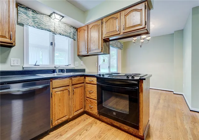 4th image of 34 Sturbridge Ln, Pittsford, NY 14534 | MLS# R1685573