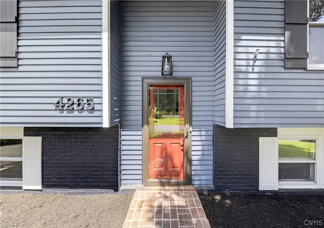 Photo 3 of Sale Pending at 4265 Hunting Crk Dr, Clay, NY 13041 | MLS# S1697198 | Listing updated on 2026-07-14