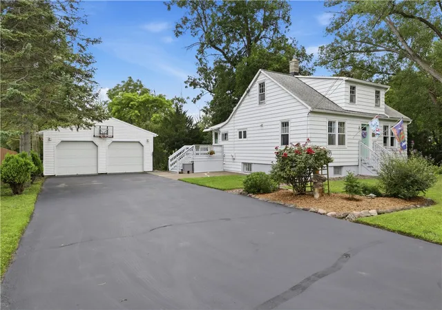 2nd image of 545 Macedon Center Rd, Fairport, NY 14450 | MLS# R1694623