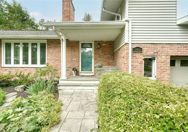 Homes for sale in Greece, NY | 395 Ridgemont Dr, Greece, NY 14626 | MLS# R1697114