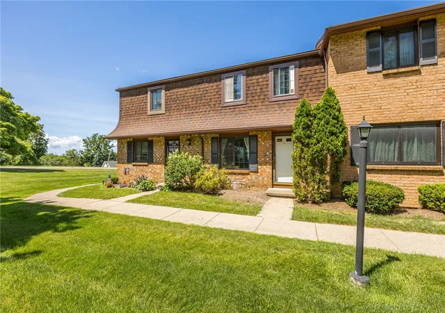 1st image of 8 Surrey Hill, Rochester, NY 14623 | MLS# R1694826