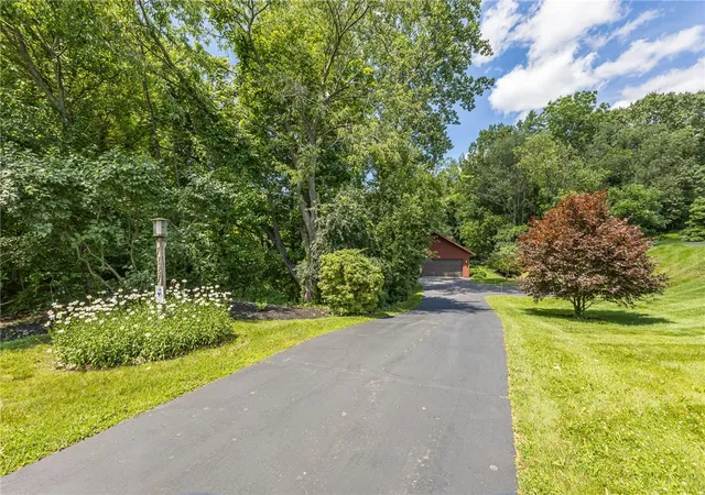 3rd image of 7227 Hertfordshire, Victor, NY 14564 | MLS# R1696930