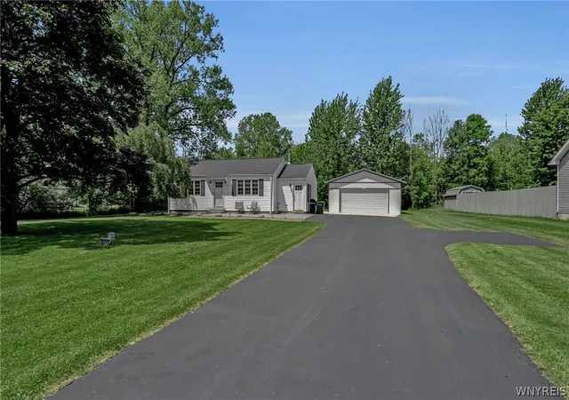 Photo 3 of Sale Pending at 7077 Tonawanda Crk Rd, Lockport, NY 14094 | MLS# B1697025 | Listing updated on 2026-07-27