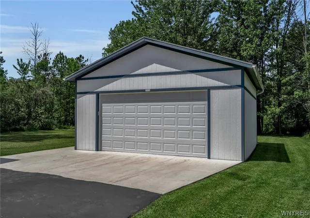 Photo 3 of Sale Pending at 7077 Tonawanda Crk Rd, Lockport, NY 14094 | MLS# B1697025 | Listing updated on 2026-07-27