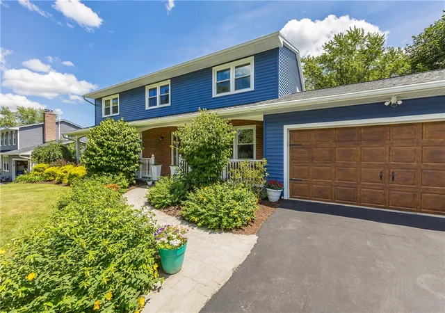2nd image of 18 Waterford Wy, Fairport, NY 14450 | MLS# R1695400