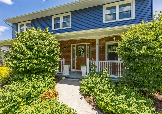 3rd image of 18 Waterford Wy, Fairport, NY 14450 | MLS# R1695400
