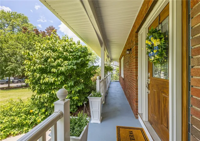4th image of 18 Waterford Wy, Fairport, NY 14450 | MLS# R1695400