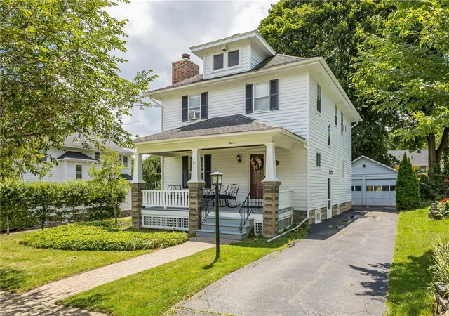 1st image of 11 Maple St, Pittsford, NY 14534 | MLS# R1694143