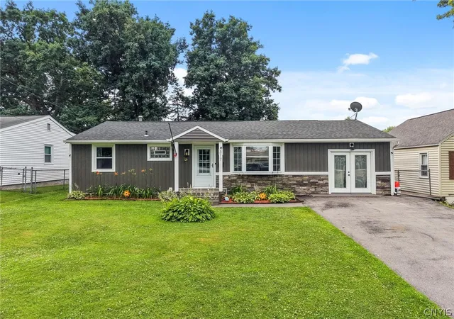 1st image of 317 Fairmount Ave, Salina, NY 13088 | MLS# S1696506