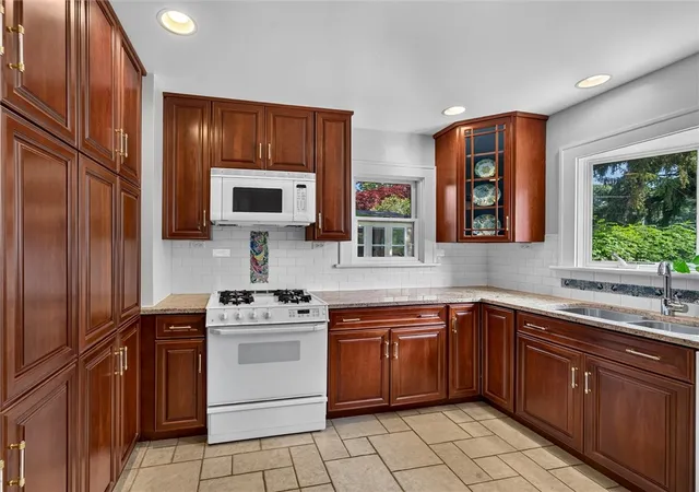 5th image of 68 Sagamore Dr, Rochester, NY 14617 | MLS# R1695464