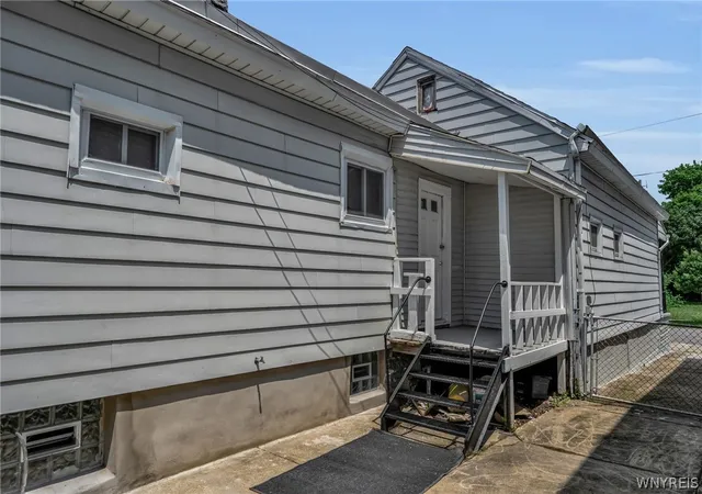 Photo 4 of Single family home for sale at 468 Plymouth Ave, Buffalo, NY 14213 | MLS# B1696098 | Listing updated on 2026-07-16