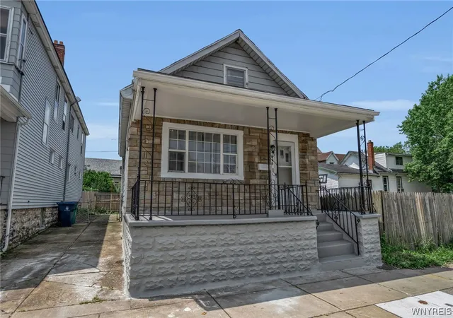 Photo 5 of Single family home for sale at 468 Plymouth Ave, Buffalo, NY 14213 | MLS# B1696098 | Listing updated on 2026-07-16