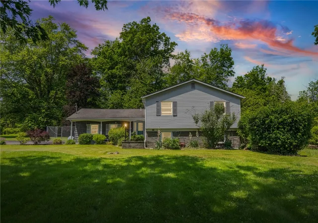 2nd image of 43 Hill Rd, Parma, NY 14468 | MLS# R1696695