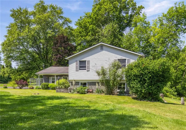 4th image of 43 Hill Rd, Parma, NY 14468 | MLS# R1696695