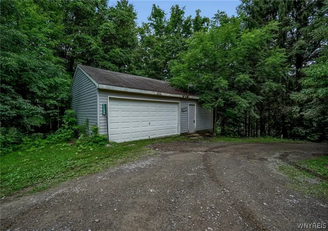 2nd image of 7126 Boston Cross Rd #E, Boston, NY 14025 | MLS# B1696750