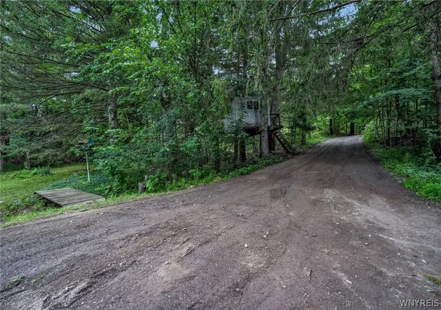 3rd image of 7126 Boston Cross Rd #E, Boston, NY 14025 | MLS# B1696750
