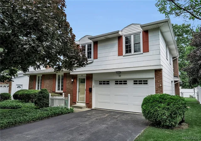 Homes for sale in Amherst, NY | 28 Bragg Ct, Amherst, NY 14221 | MLS# B1696689