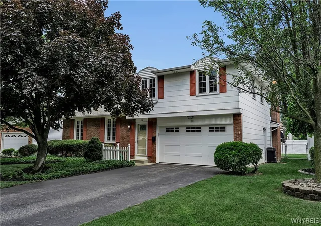 Homes for sale in Amherst, NY | 28 Bragg Ct, Amherst, NY 14221 | MLS# B1696689