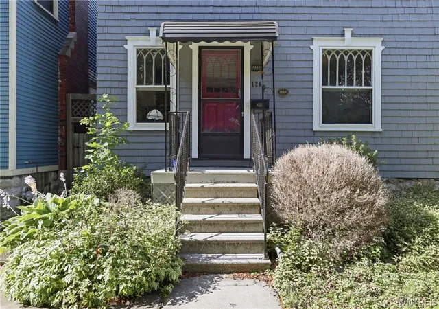Photo 3 of Sale Pending at 126 Russell St, Buffalo, NY 14214 | MLS# B1696061 | Listing updated on 2026-07-20