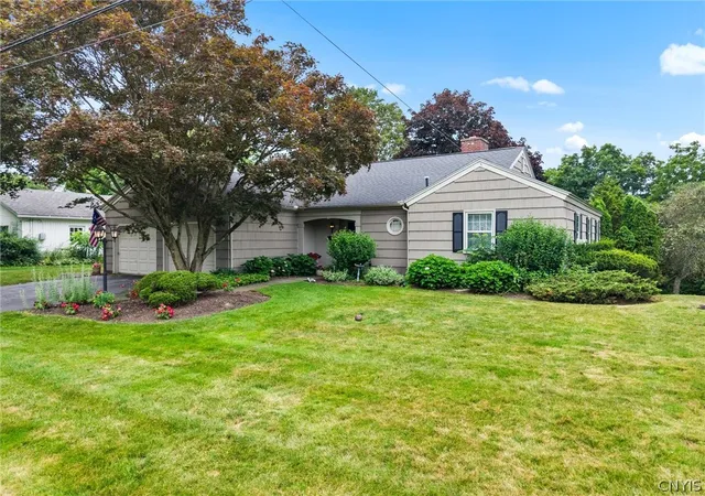 3rd image of 13 Erregger Ter, Syracuse, NY 13224 | MLS# S1697049