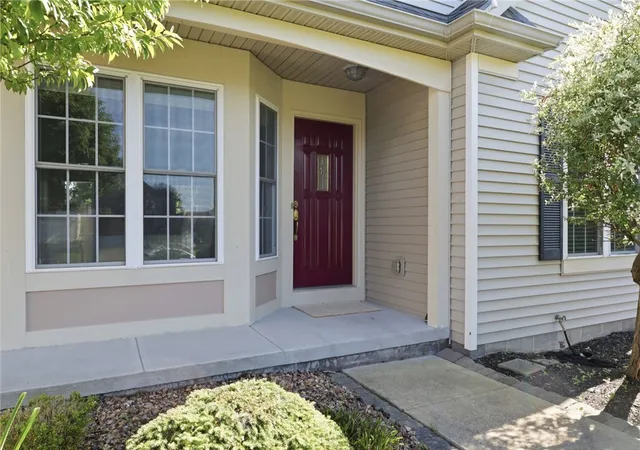 2nd image of 1024 Pondbrook Pt, Webster, NY 14580 | MLS# R1693711