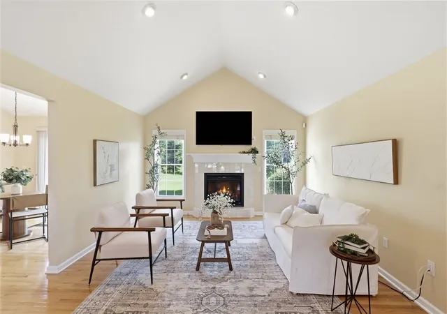 3rd image of 1024 Pondbrook Pt, Webster, NY 14580 | MLS# R1693711