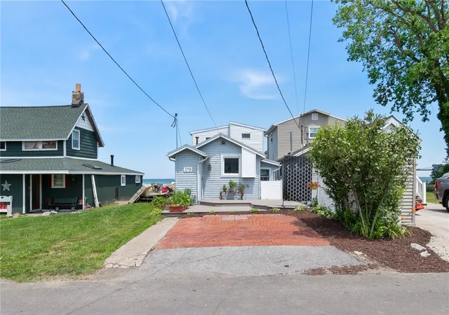 1st image of 2758 Edgemere Dr, Rochester, NY 14612 | MLS# R1695785