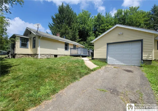 4th image of 131 Elam Ave, Jamestown, NY 14701 | MLS# R1697197