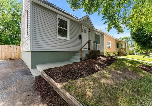 Photo 5 of Sale Pending at 123 Millen Dr, Syracuse, NY 13212 | MLS# S1696236 | Listing updated on 2026-07-12