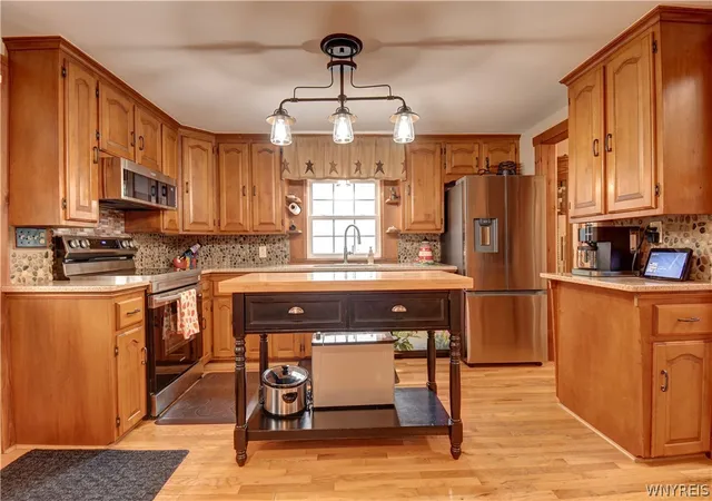 Photo 3 of Sale Pending at 5175 Thompson Rd, Clarence, NY 14031 | MLS# B1697301 | Listing updated on 2026-07-17