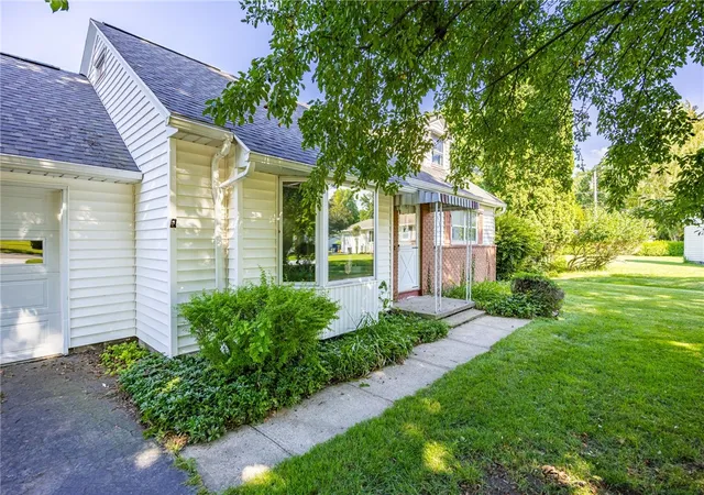 2nd image of 1068 High Vista E, Webster, NY 14580 | MLS# R1697009
